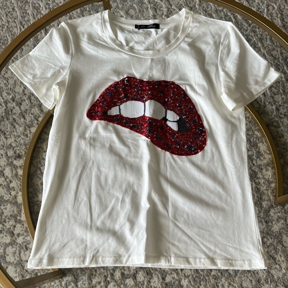 NWOT FV Relay Lip Biting Sequin Super Soft T-Shirt, Medium - Picture 2 of 4